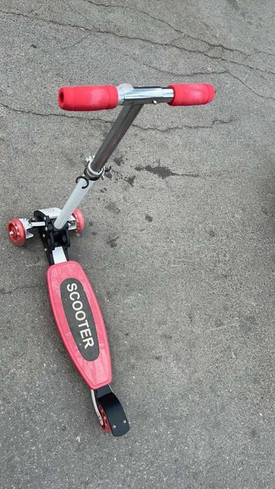 Детски скутер с удебелена дъска и регулируема височина