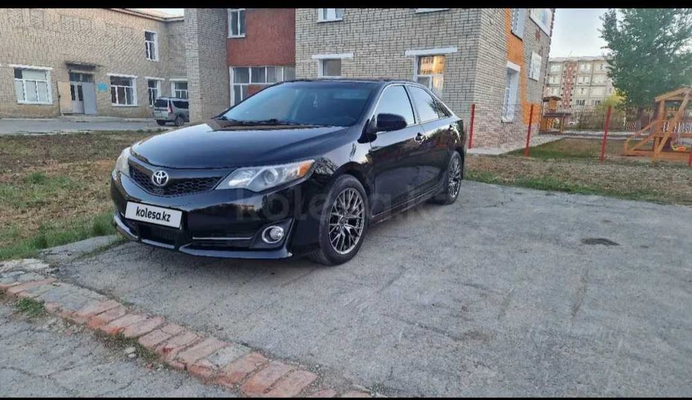 Toyota camry 2012 год