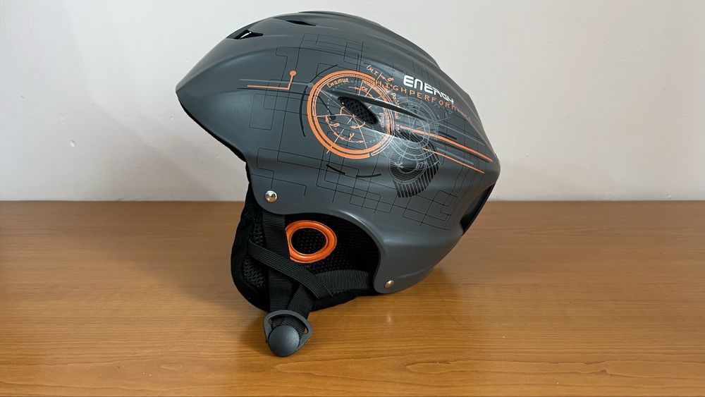 Шлем горнолыжный