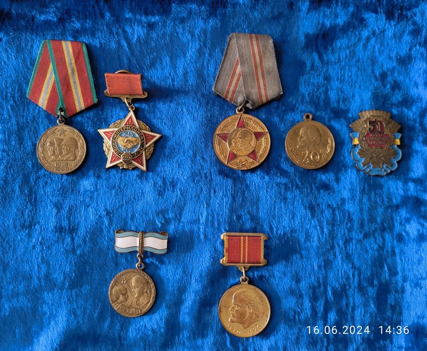 Продаются медали