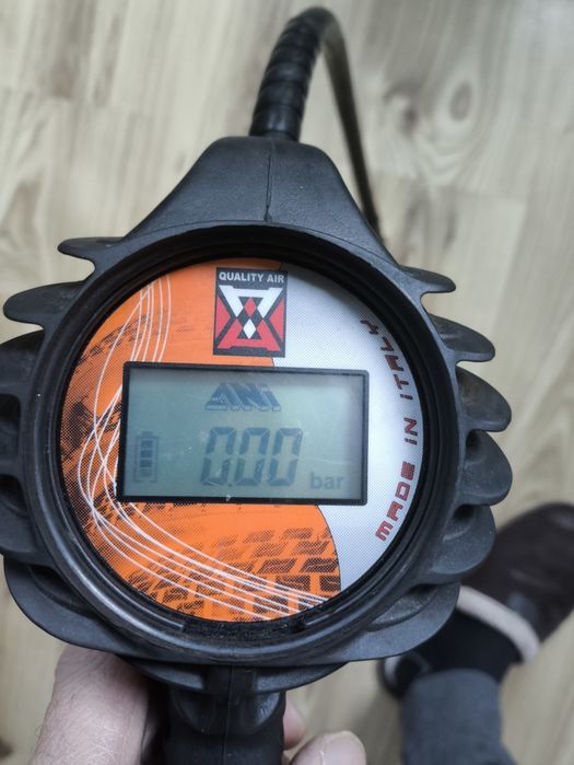 Пистолет за напомпване на гуми ANI мод. 25/GR-D с цифров манометър