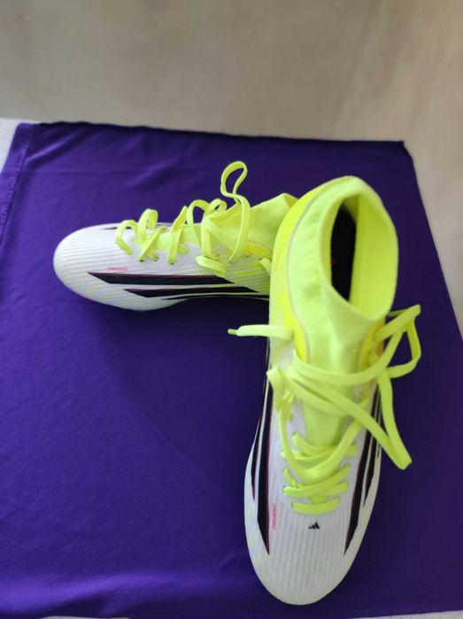 Ghete de fotbal adidas