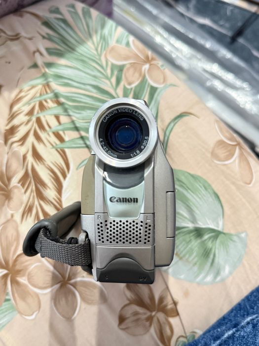 Digital Camera Canon MV400