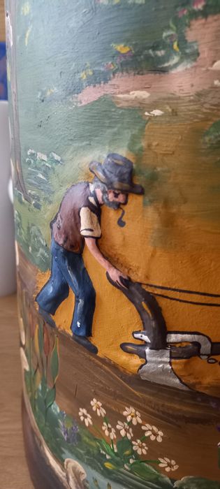 Pictură pe vase decorative