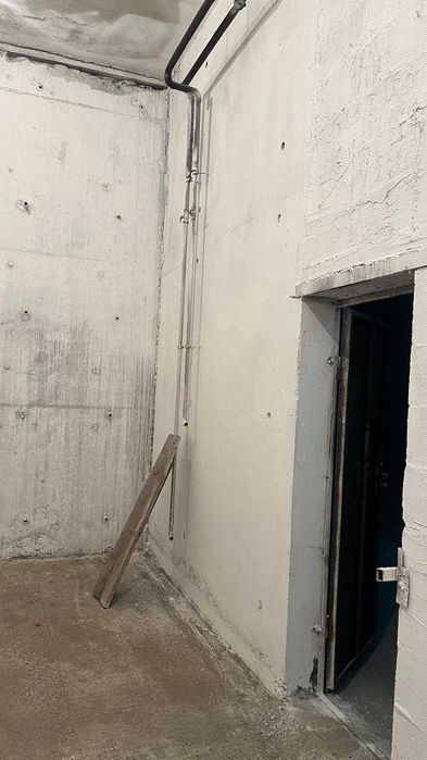 Помещения в паркинге для хранения.