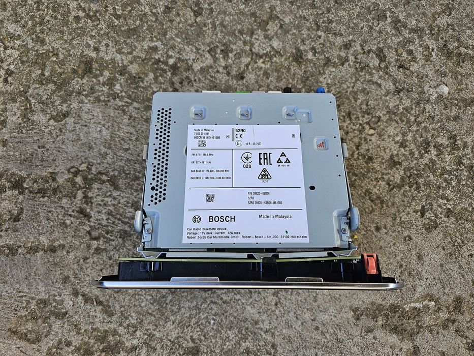 Vând navigatie originala Suzuki Ignis 2020 , card memorie , touch etc