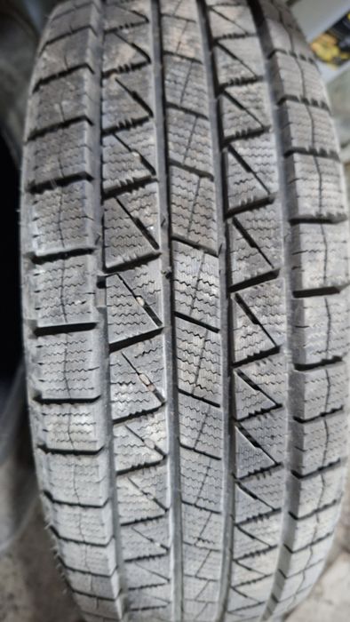 Продам резину 2 шт