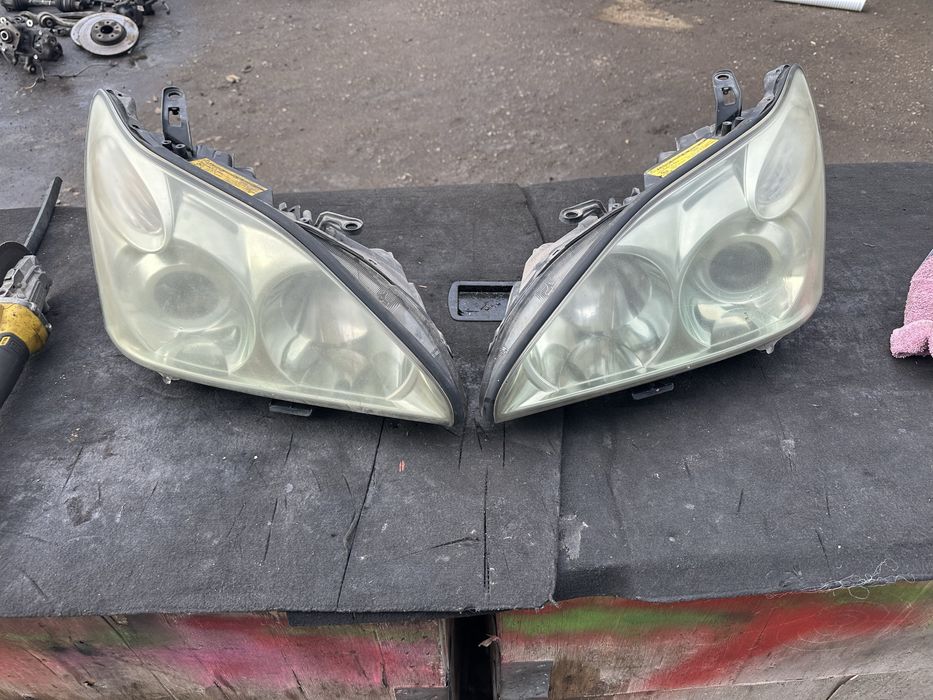 Фар ляв десен ксенон оборудван Lexus Rx ГАЗ 4х4 оригинални