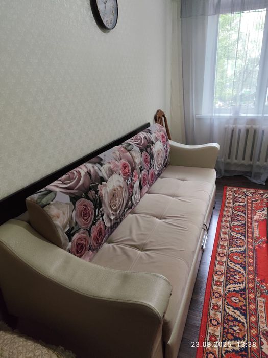 Продам диван - трансформер.Раскладываеться.Самовывоз.