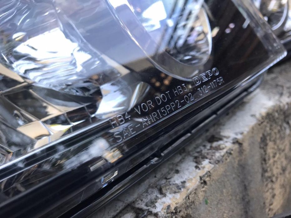 Фара на Toyota Highlander.