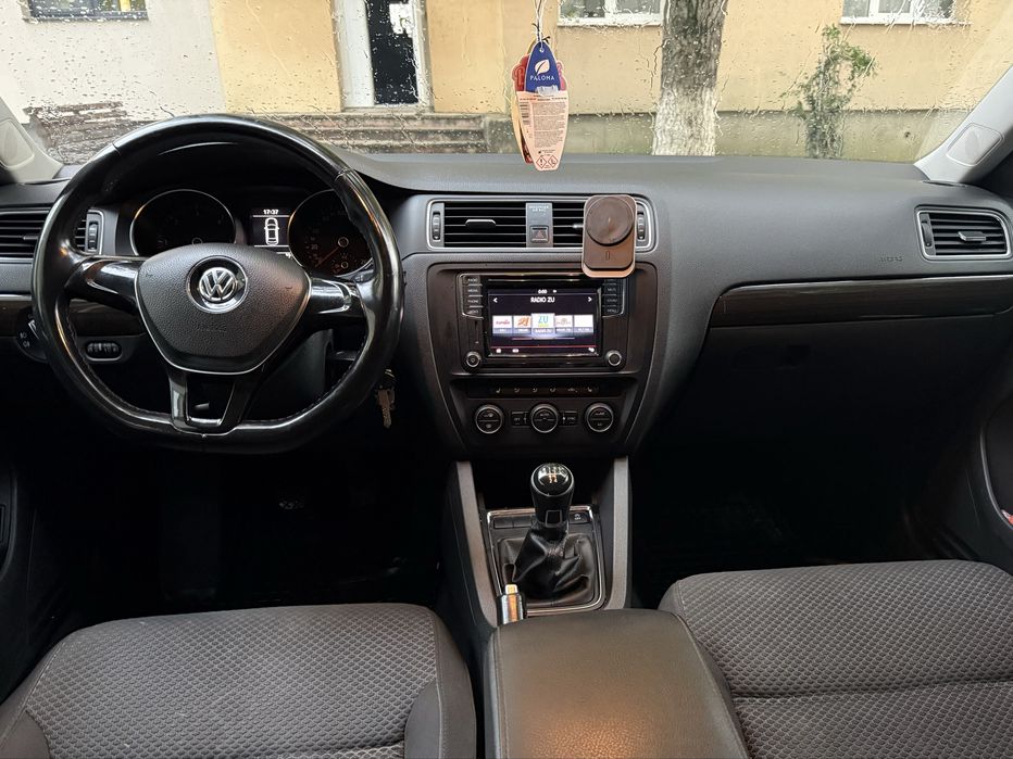 Volkswagen Jetta 2.0 TDI • 2017 •