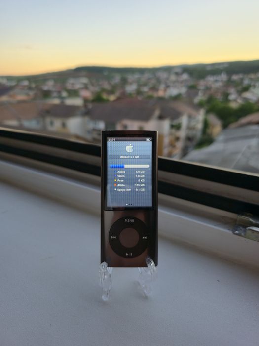 iPod Nano Generația 5 (cu Cameră) – 16GB, Culoare Gri / Charcoal
