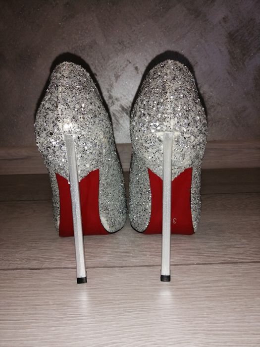 Сребристи дамски обувки