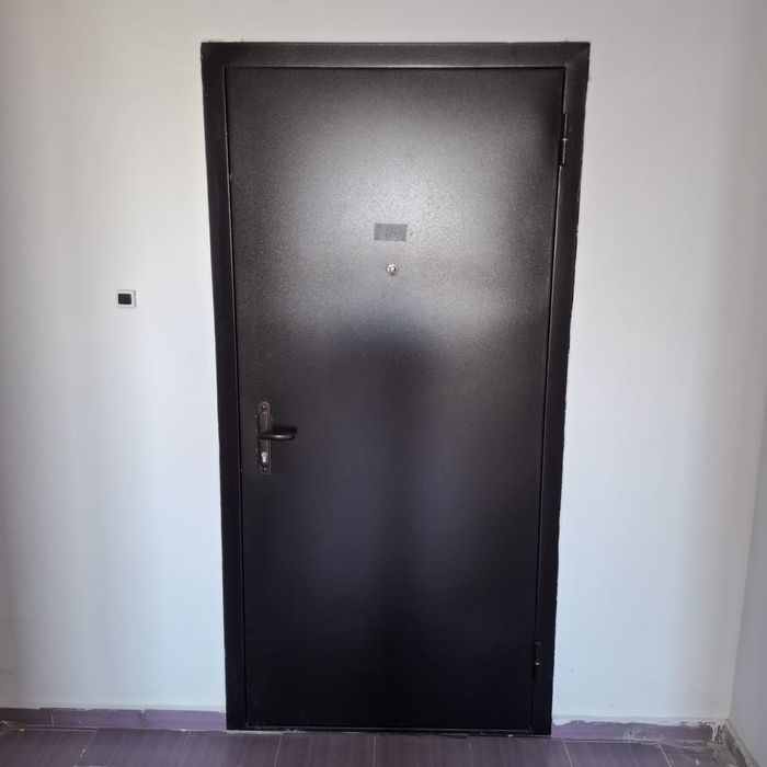 Продам входную ДВЕРЬ