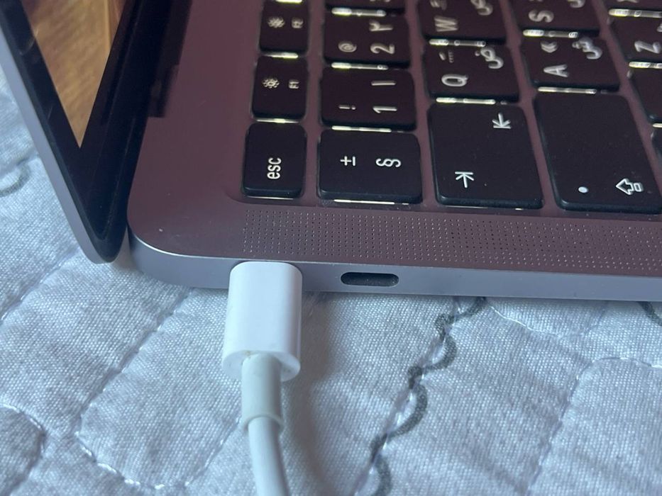 Apple Macbook Air 13 M1 8/256 Silver yangi йокс 100%