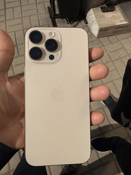 Аифон 16про мах