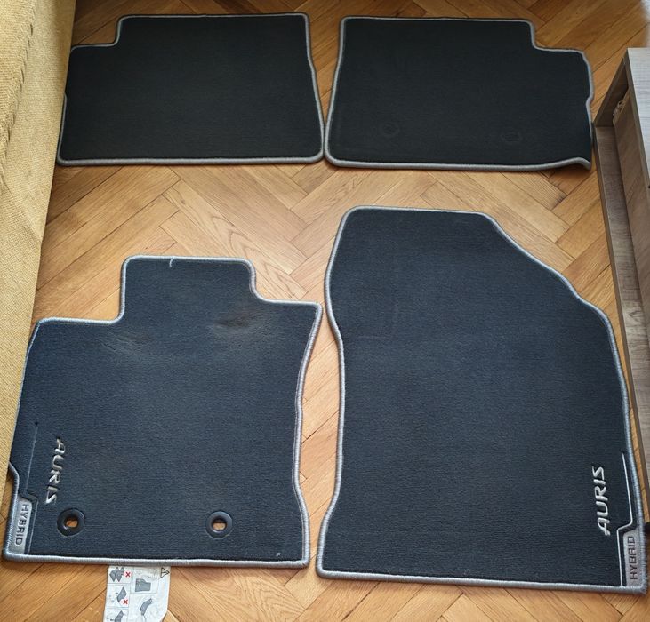 Оригинални текстилни стелки за Тойота аурис