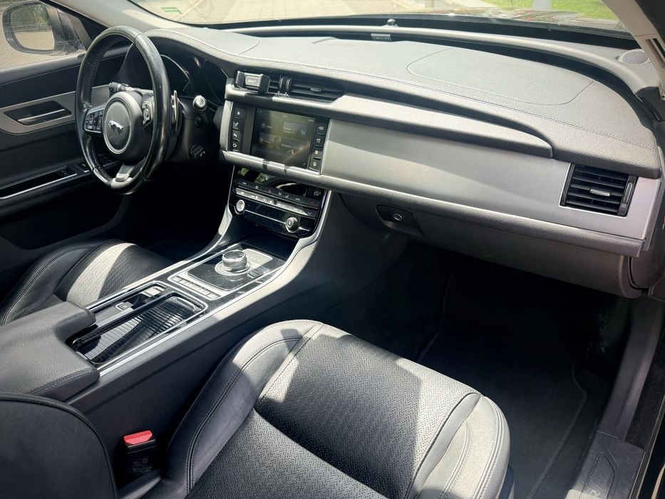 Jaguar XF 2.0d 180 CP Cutie ZF8 Fab 2016! Garantie 12 Luni