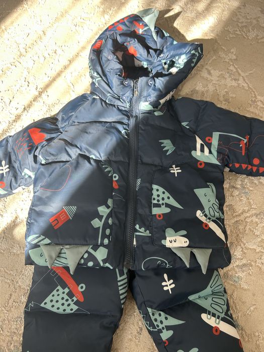 Продам демисезонный костюм