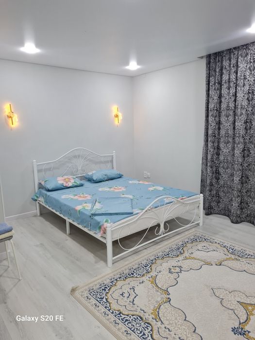 Сдам посуточно 1 комнатную ЛЮКС  квартиру в центре города.