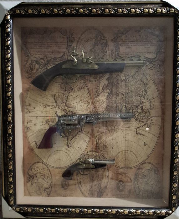 СРОЧНО Продается новые СУВЕНИРЫ для РУКОВДОСТВА.Часы работает.