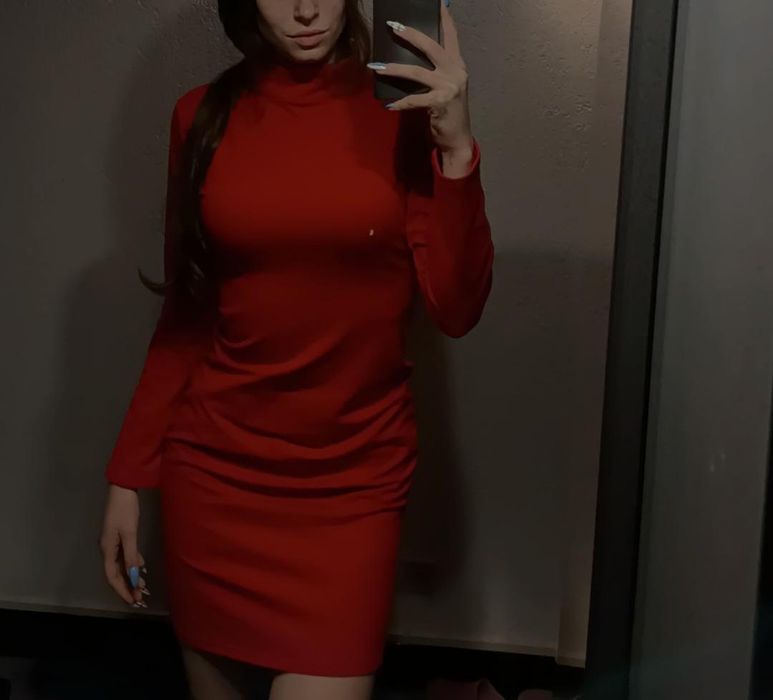 Елегантна червена рокля