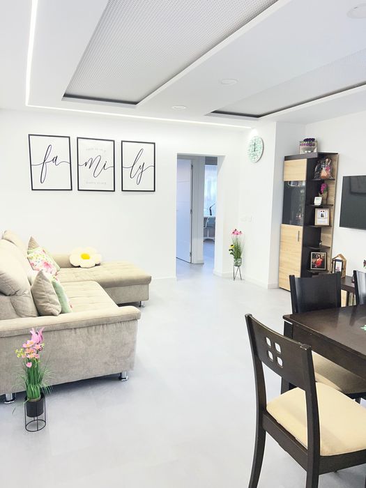 Închiriez apartament