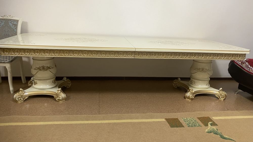 Стол для гостиной