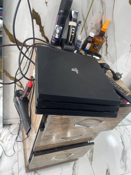 PS4 PRO Plestation 4 pro full komplektda