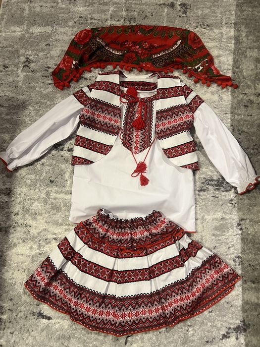 Costum popular fetita