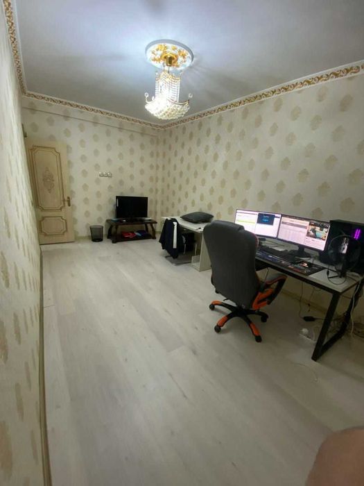 Продам 4-х комнатную на Ц-5. Школа Эрудит ориентир. Можно под нежилое