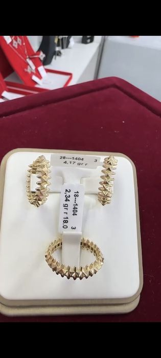 Золотой комплект серьги и кольцо Cartier clash шипы