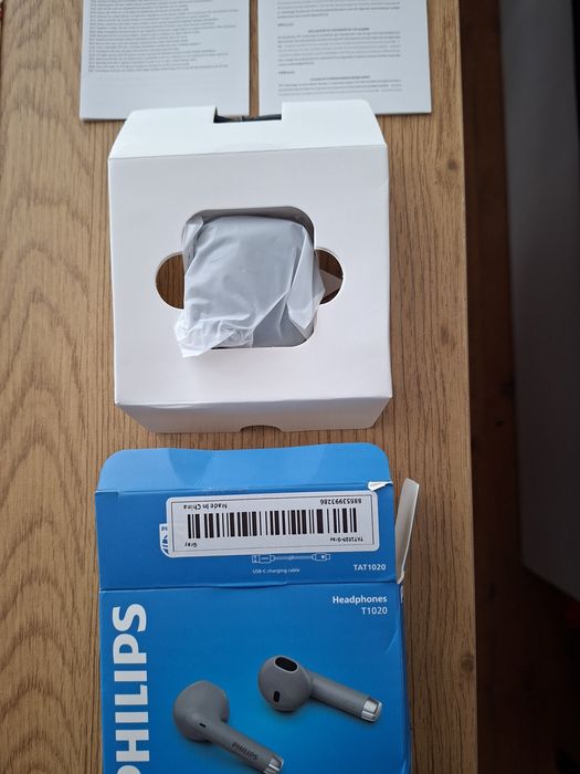 Чисто нови безжични слушалки Philips