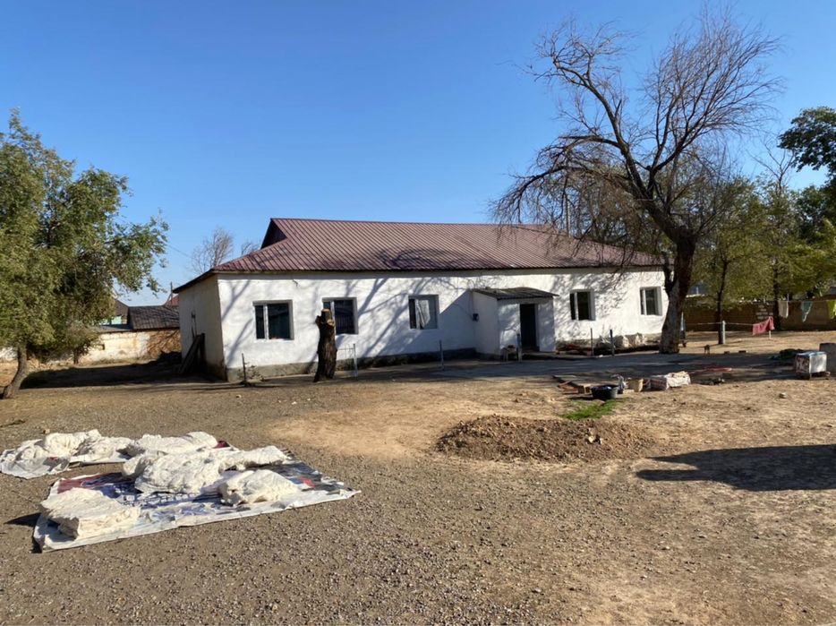 Дом 10 комнатный , монолитный