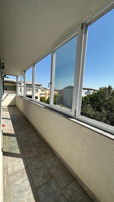 Închiriez garsoniera lux zona 1 mai