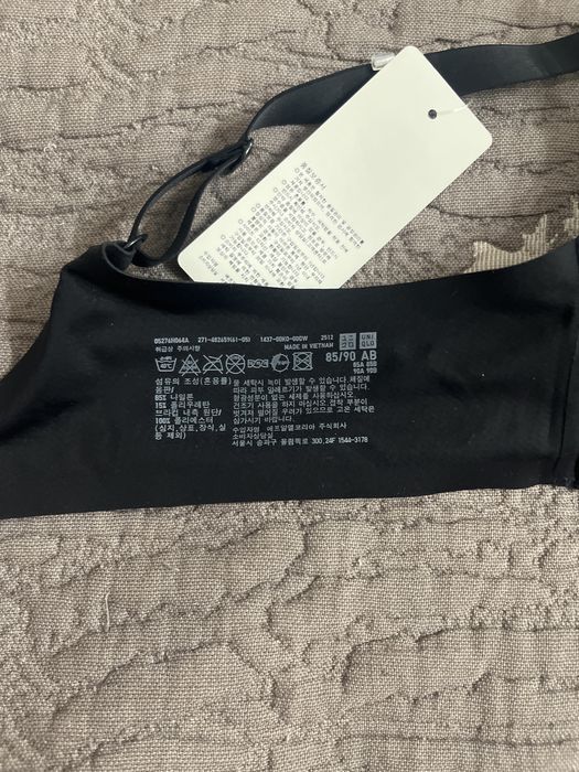 Бюстгальтер от uniqlo в черном цвете