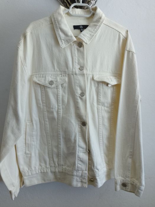 Jacheta alba de vânzare