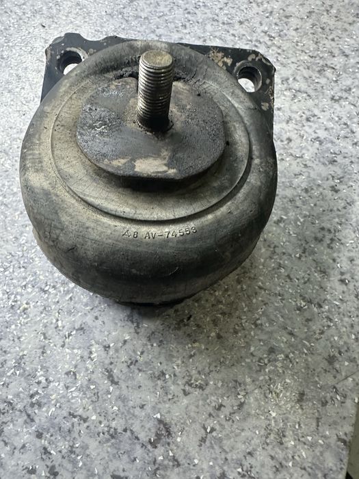 Подушка двигателя . Прадо 120 2.7