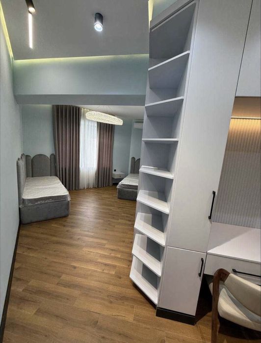 СРОЧНО ! 4/4/6 м. айбек Просторная и светлая квартира