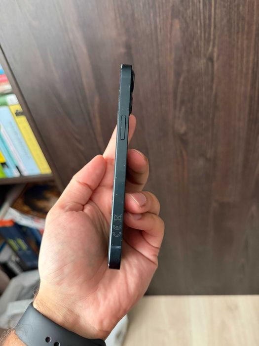 Vand doua iPhone 13, 128 GB, liber retea