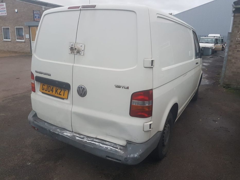 Dezmembrez volkswagen transporter t5 1.9 cutie viteze motor