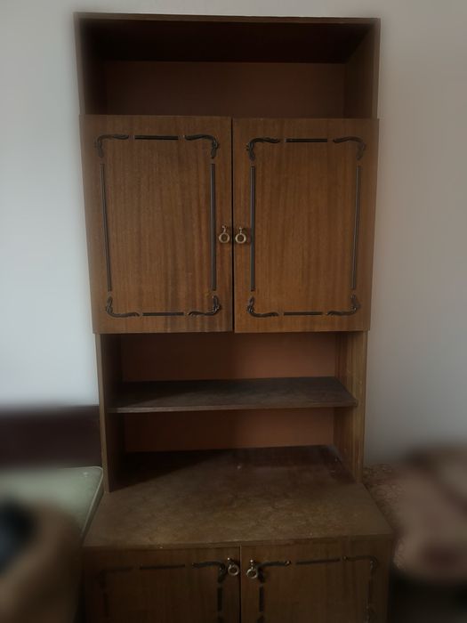 Разтегателна  маса, бюро, единични легла 2бр., секция, кухненски диван