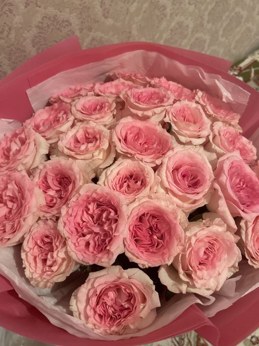 Свежые цветыы ночью подарили