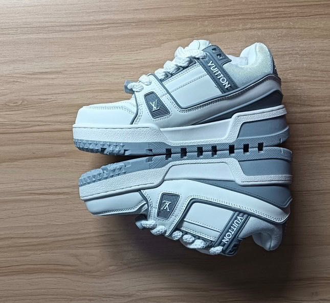 Adidasi Louis Vuitton