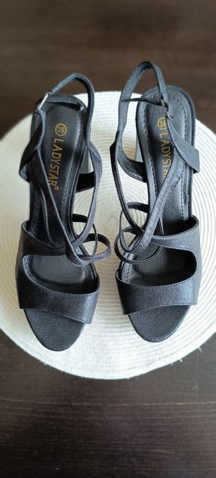 Дамски черни сандали