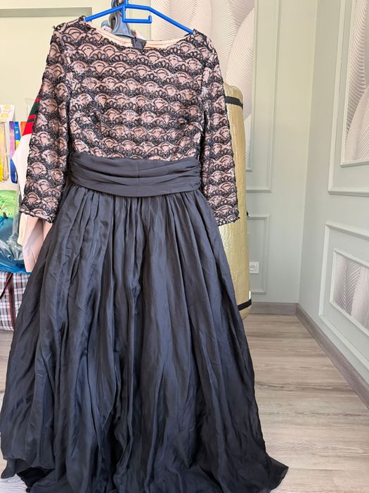 Вечерние разные платья