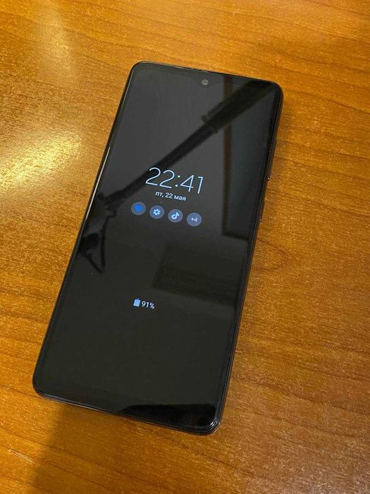 Samsung A52 в хорошем состоянии