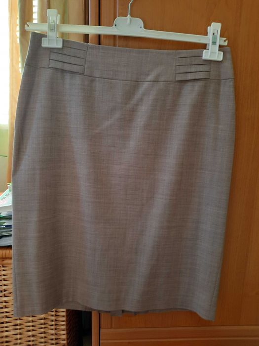 дамски костюм от Аристон и дамска права пола