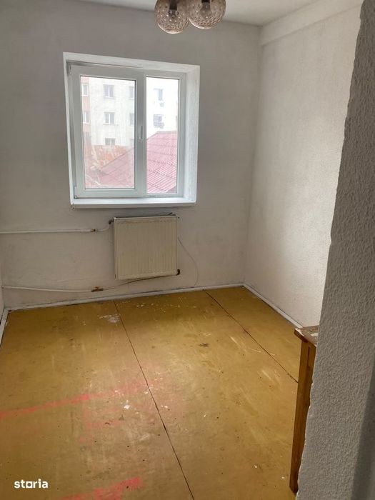Burdujeni-Zona Garii-Garsonieră et.2,pret 15.000 Euro.