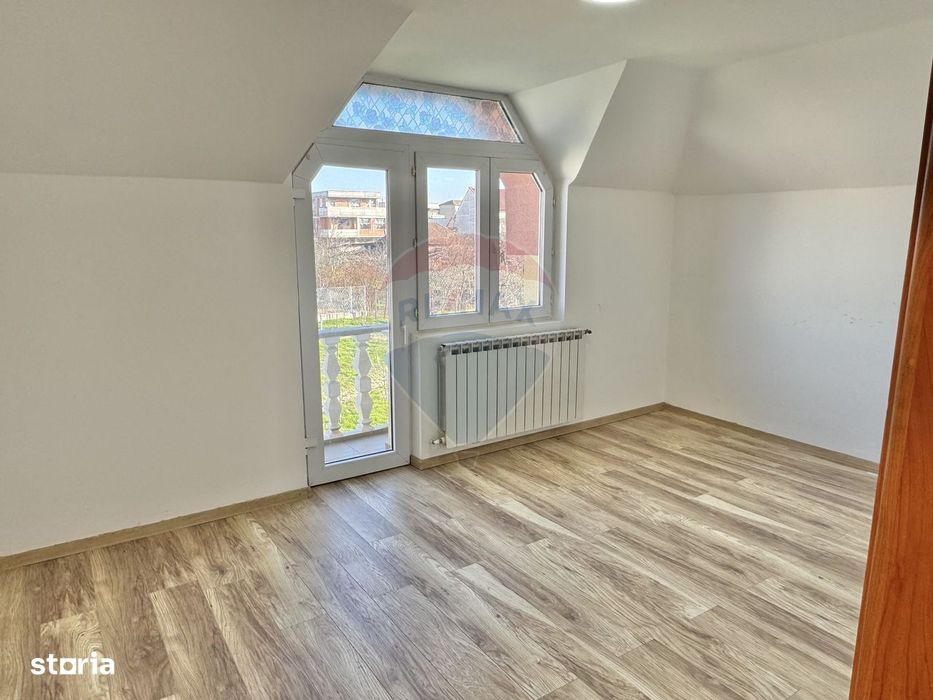 Casă / Vilă cu 6 camere de închiriat în zona Iosia